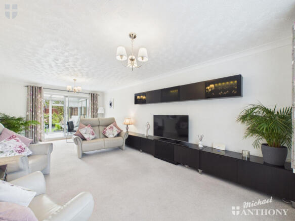 CAM03218G0-PR0977-STILL006