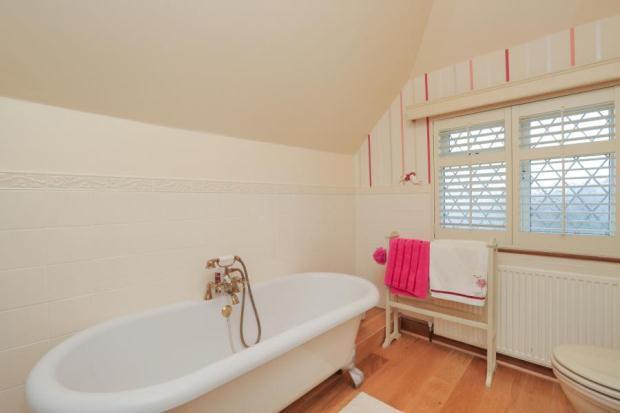 BATHROOM SUITE