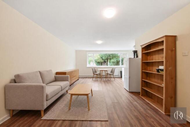 Flat_2_Orchard_Court_Staged_02.jpg