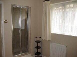 Bed 3 EnSuite Shower