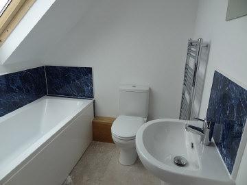 EN-SUITE BATHROOM