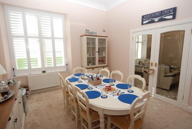 Formal dinning room