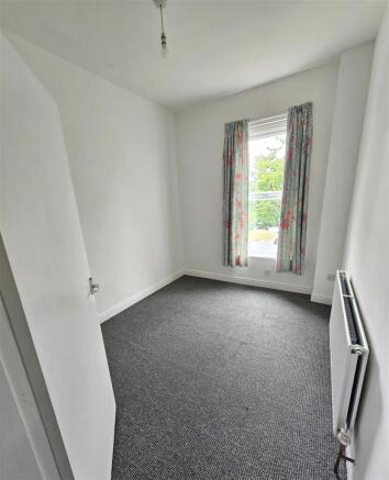 1 bed Block of Apartments to rent Image 6