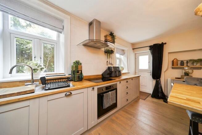 3 bed Terraced for sale Image 5