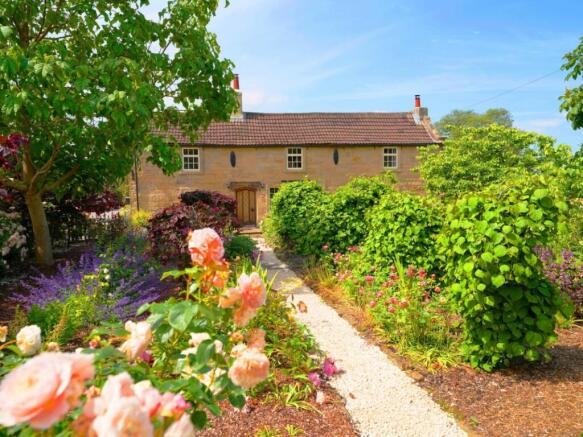 4 bed Detached for sale Image 6
