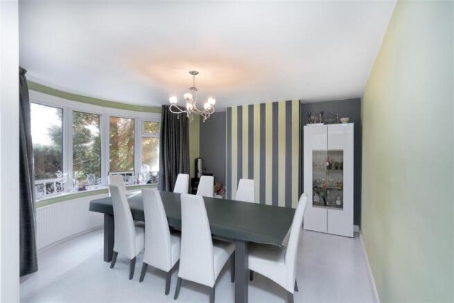 5 bed Semi-Detached for sale Image 4