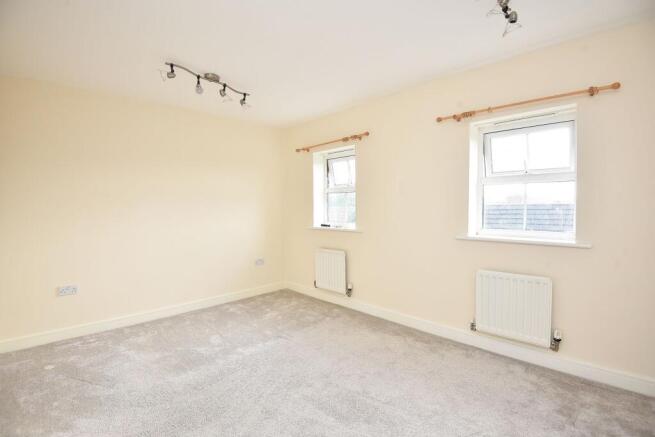 3 bed Town House for sale Image 7