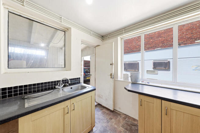 Kitchen/Entrance