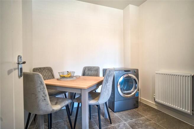 Fosbury Crescent, Coate, Swindon, Wiltshire, SN3 photo 4