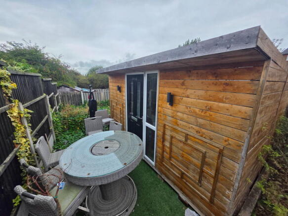 3 bed Town House for sale Image 9