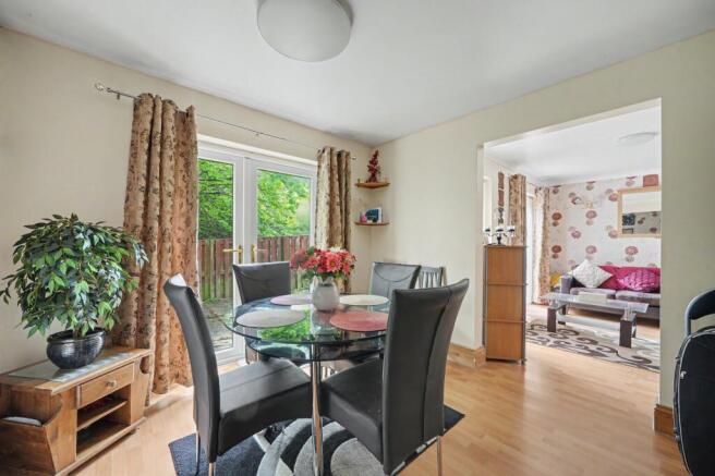 5 bed Semi-Detached for sale Image 9
