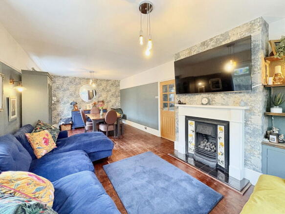 4 bed Detached for sale Image 5