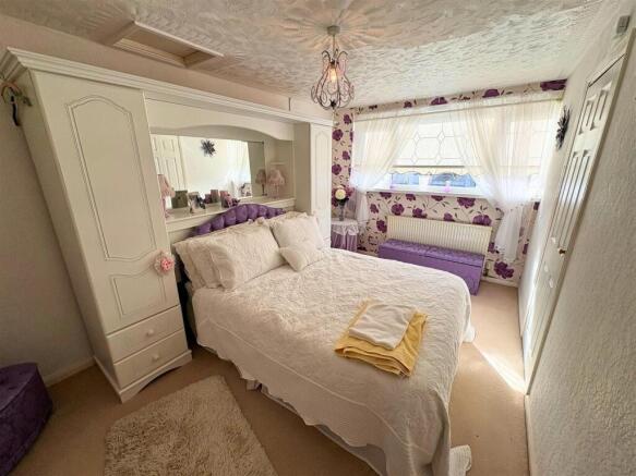 Bedroom 1a (edit).jpg