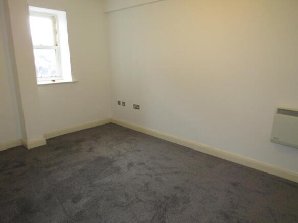 2 bed Apartment to rent Image 7