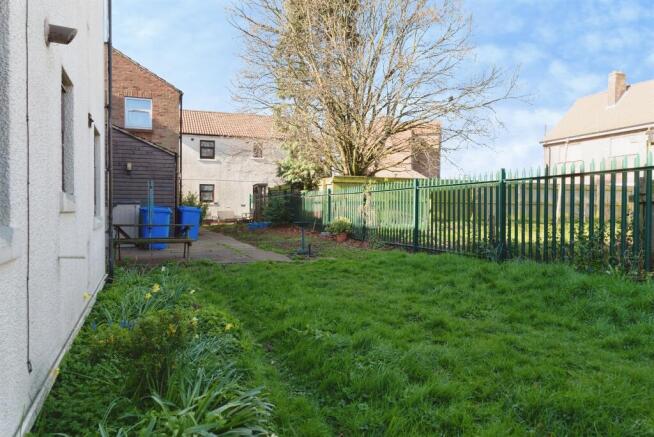 2 bed Flat for sale Image 11