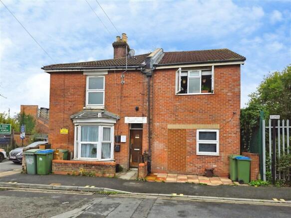 5 Bedroom Flat in SO14 0EL