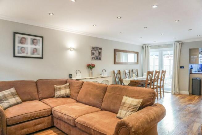 Lounge/Dining Room