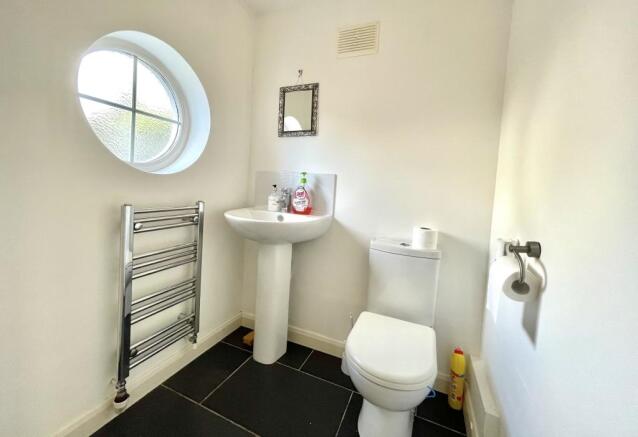 Cloakroom/wc