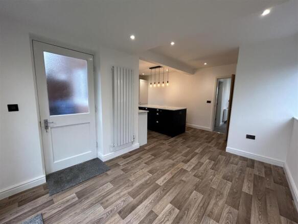 3 bed Semi-Detached to rent Image 8
