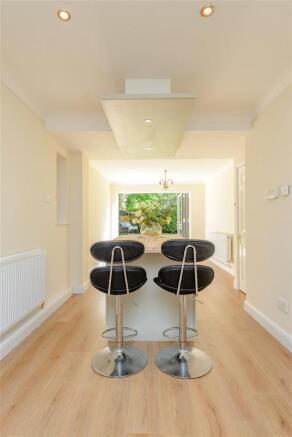 8384812-interior11.jpg