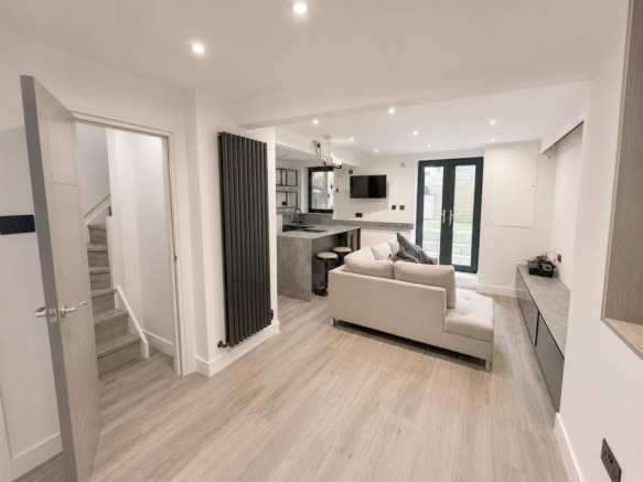 3 bed Semi-Detached to rent Image 12