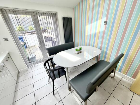 3 bed Semi-Detached for sale Image 4