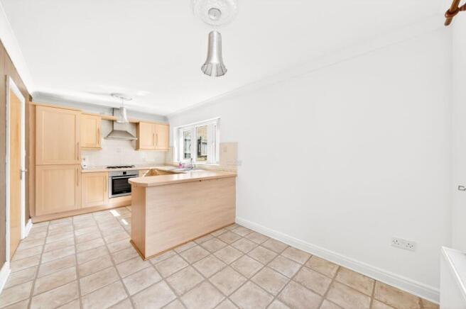 4 bed Detached for sale Image 7