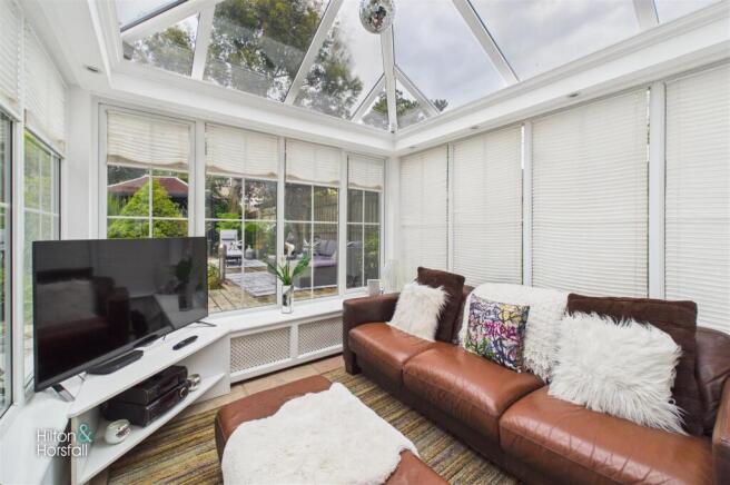 4 bed Detached for sale Image 6