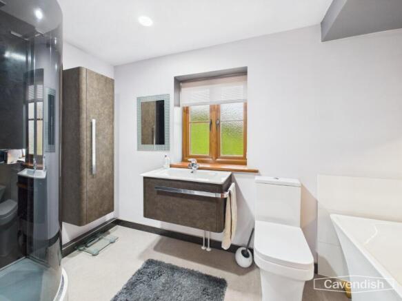 EN-SUITE BATHROOM