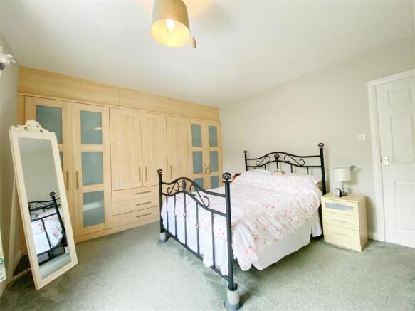 Bedroom 2 pic 2.jpg