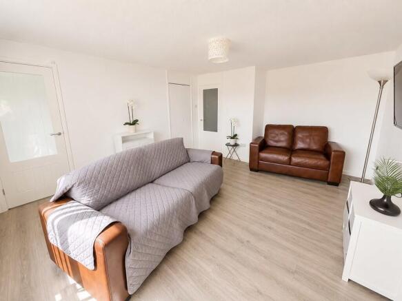 3 bed Town House for sale Image 5