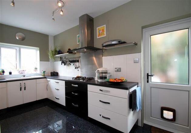Modern Re-Fitted Kitchen