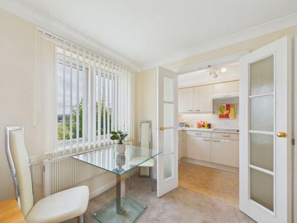 2 bed Flat for sale Image 5