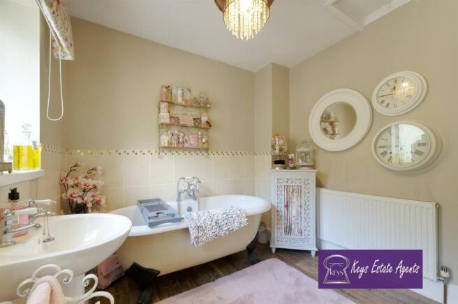 Bathroom 1.jpg