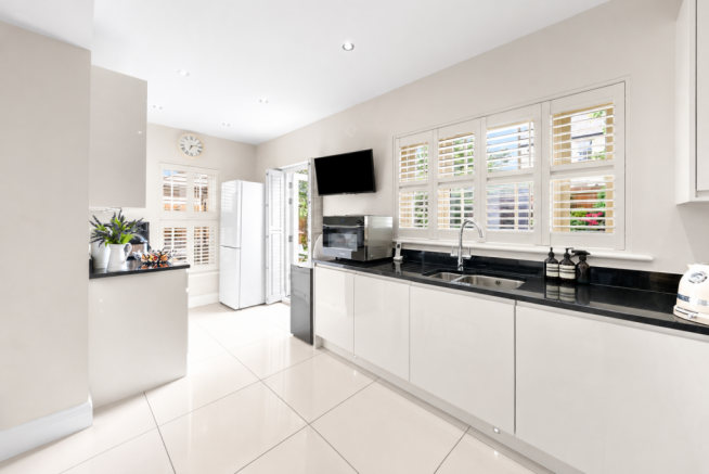4 bed Detached for sale Image 9