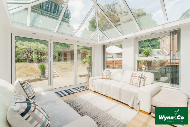 5 bed Detached for sale Image 8