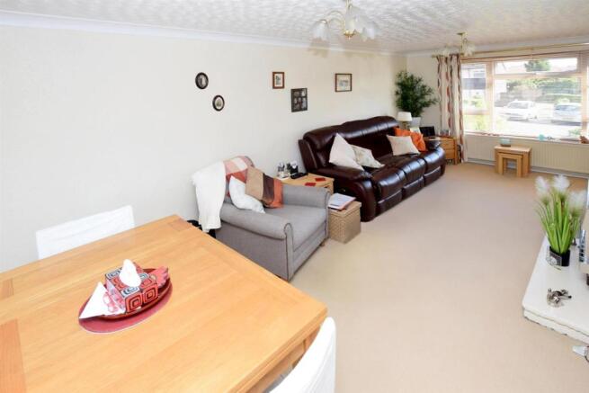 LOUNGE/DINING ROOM