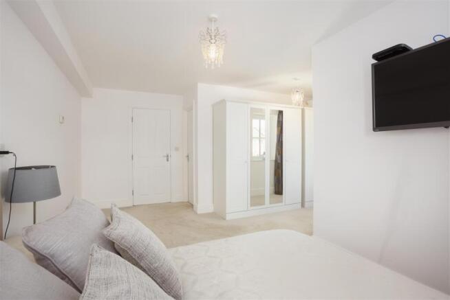 3 bed Semi-Detached for sale Image 10