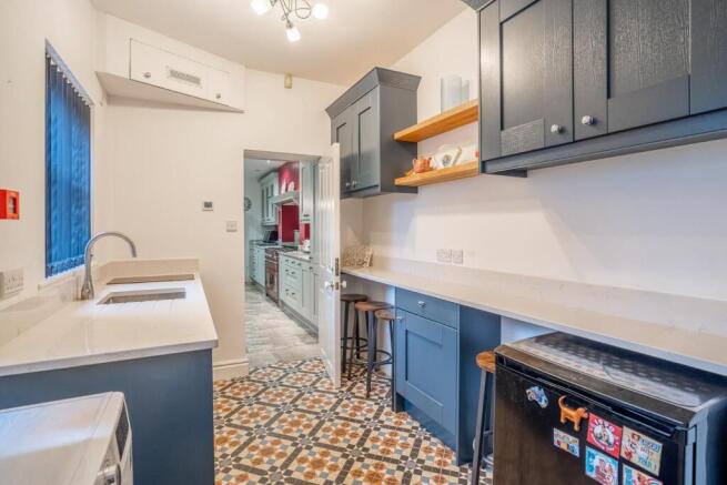 6 bed Town House for sale Image 10