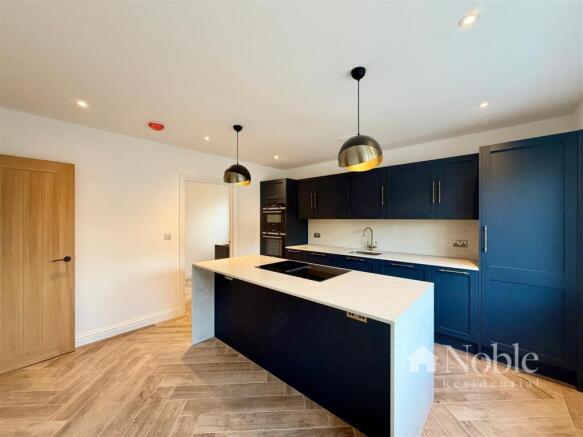 Kitchen/ Breakfast Room