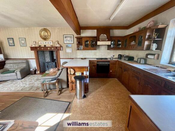 Kitchen/ Living