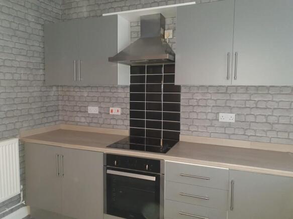 2 bed Apartment to rent Image 4