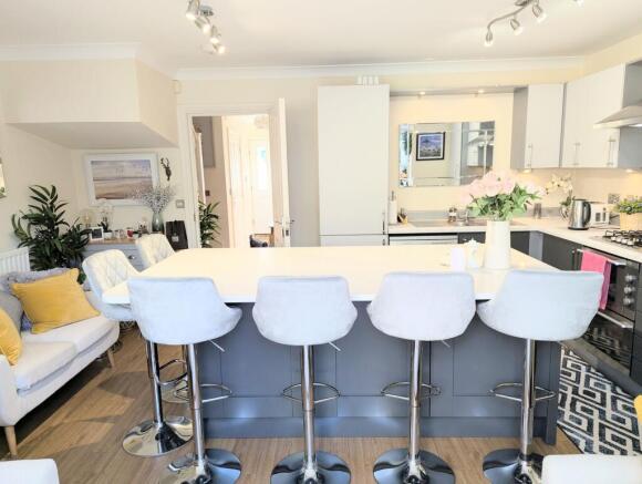4 bed Town House for sale Image 5