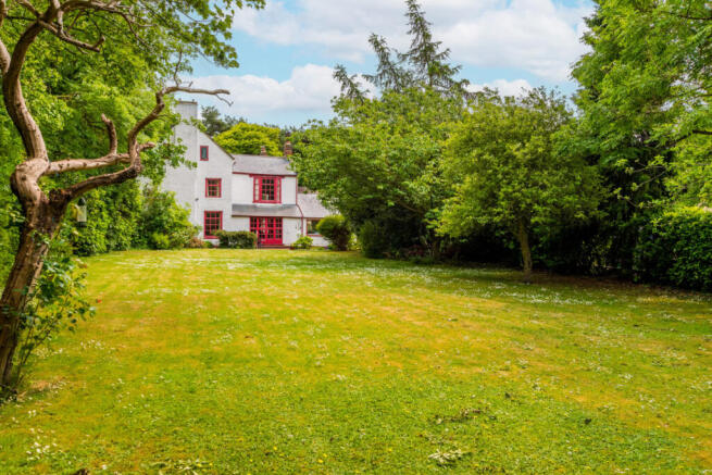 6 bed Semi-Detached for sale Image 4