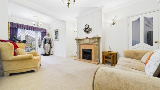 CAM03669G0-PR0045-STILL009