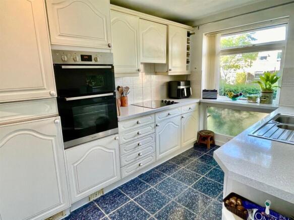 Kitchen 24Neth.jpg