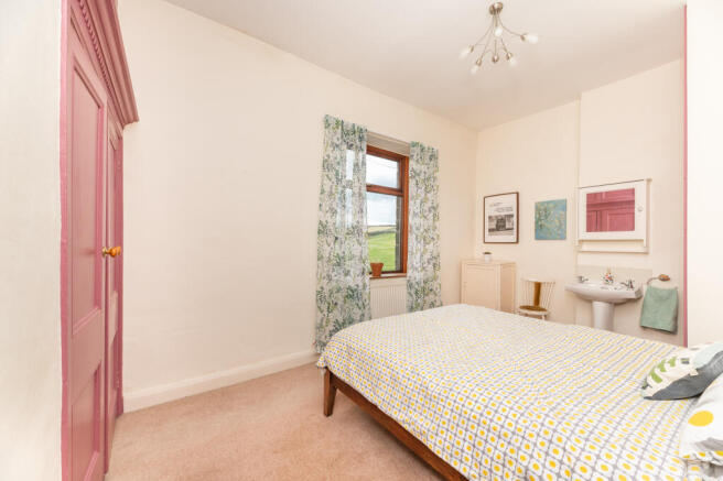 5 bed Detached for sale Image 9