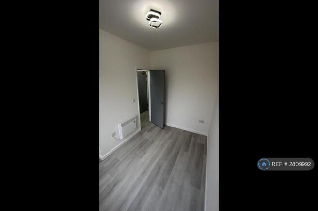 1 bed Flat to rent Image 4
