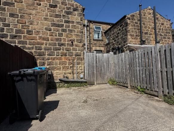 2 bed Terraced to rent Image 11
