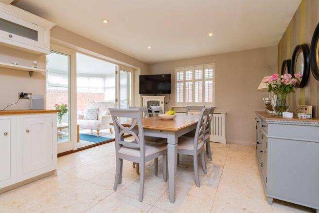 Kitchen/dining...